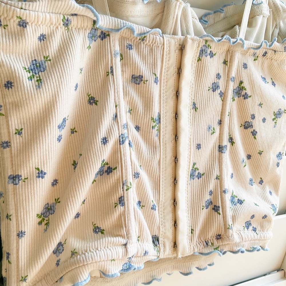 Urban Outfitters Cream Tank with Blue Floral Trim - Picture 5 of 5